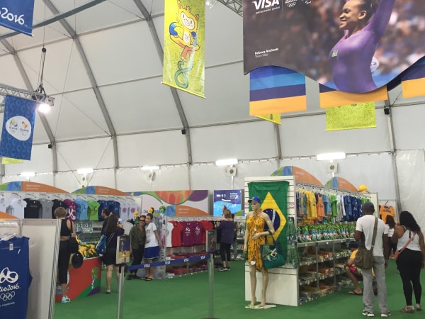 ブラジルブランド「havaianas」も五輪仕様のビーチサンダルを販売中。