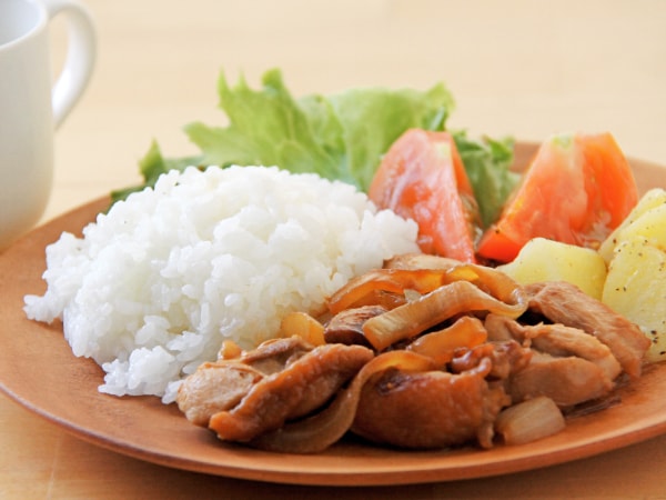フィリピン料理アドボ風　鶏もも肉の酢煮込み