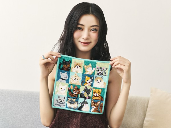 『ルック！マイキャット』ハンカチ　約25×25cm　(グリーン×ミディアムグリーン)　￥2,750(税込)